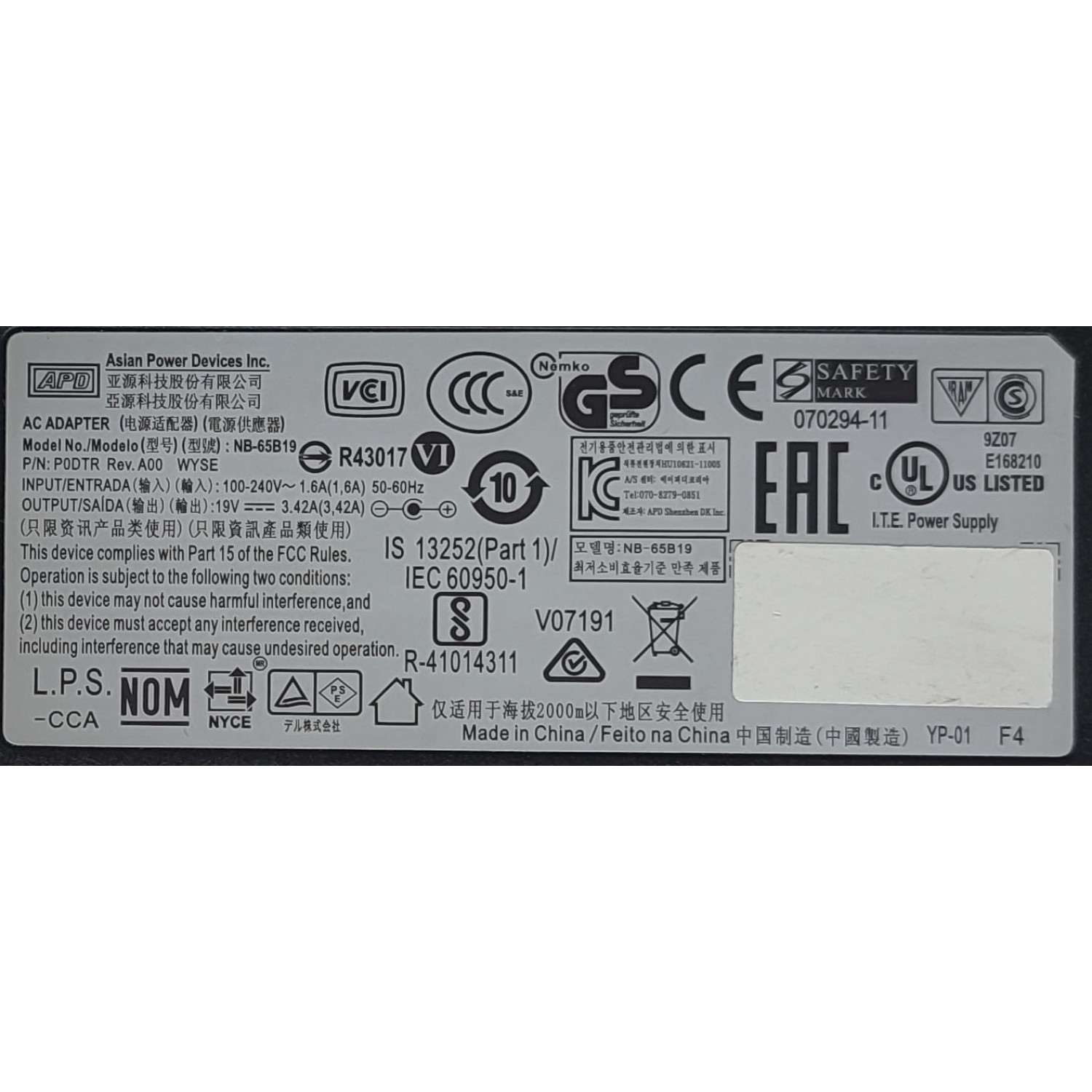 ADAPTADOR AC APD / NUMERO DE PARTE NB-65B19 / INPUT: 100-240 VAC - 1.6A 50/60HZ / OUTPUT: 19 VDC 3.42A / R43017 / P0DTR REV.A00	 - Imagen 2